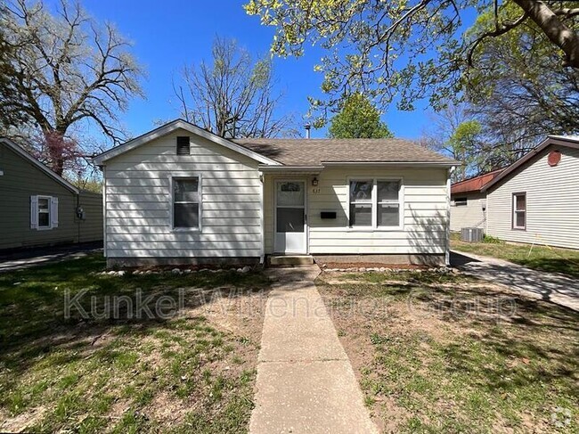 Building Photo - 837 Whittier St Rental