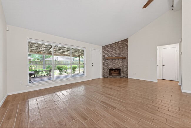 Photo - 2502 Old Oak Ln