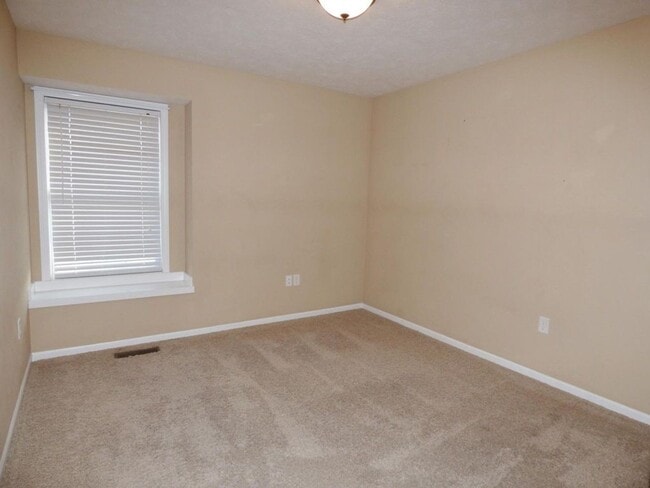 Photo - 4 bedroom 2.5 bathroom duplex located in a...