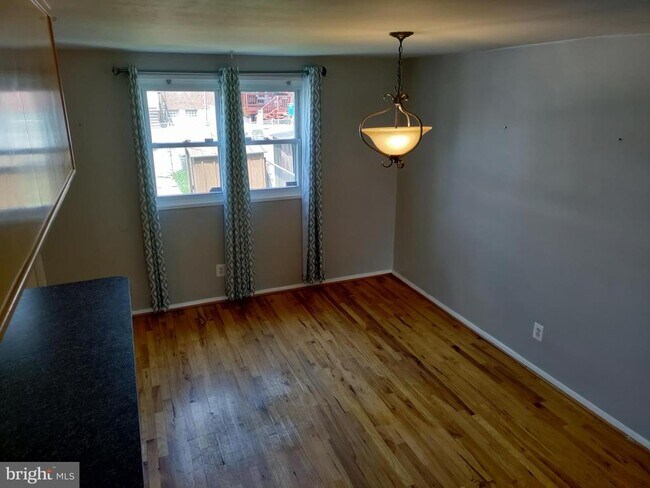 Photo - 7862 Kentley Rd