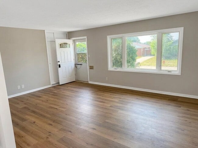 Photo - 15917 Steinway Blvd