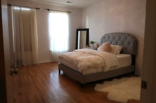 Photo - 1910 S State St