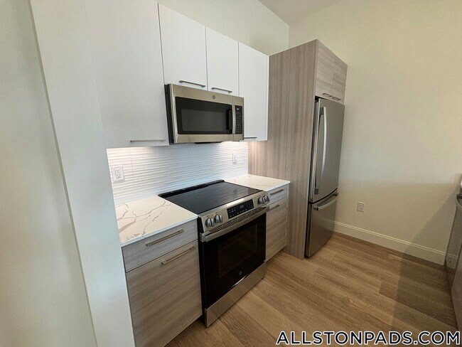 Building Photo - 1079 Commonwealth Ave Rental
