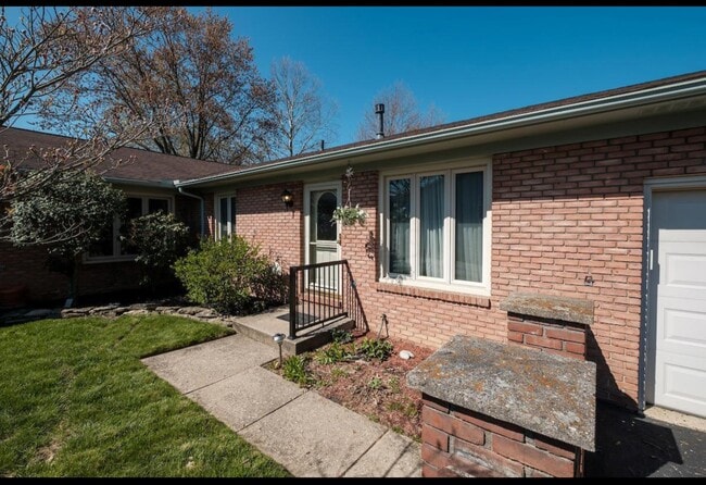 Building Photo - 1861 Hillandale Ave