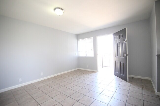 Photo - 736 Bernard St Unidad 203