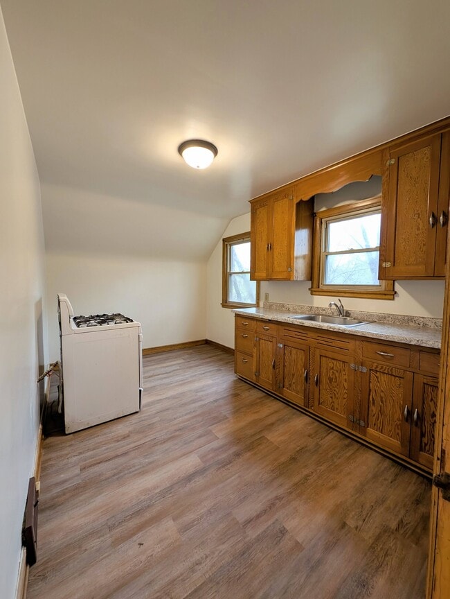 Building Photo - 81 Winona St E Rental