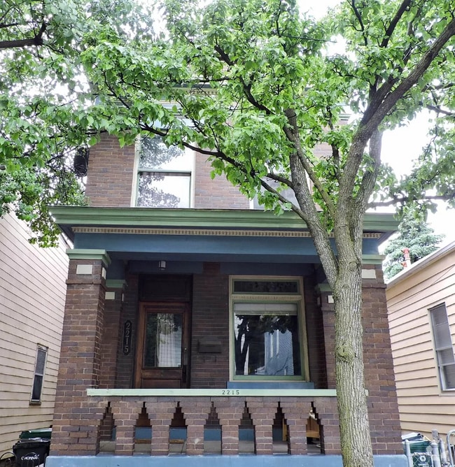 Building Photo - 2215 Victor St Rental