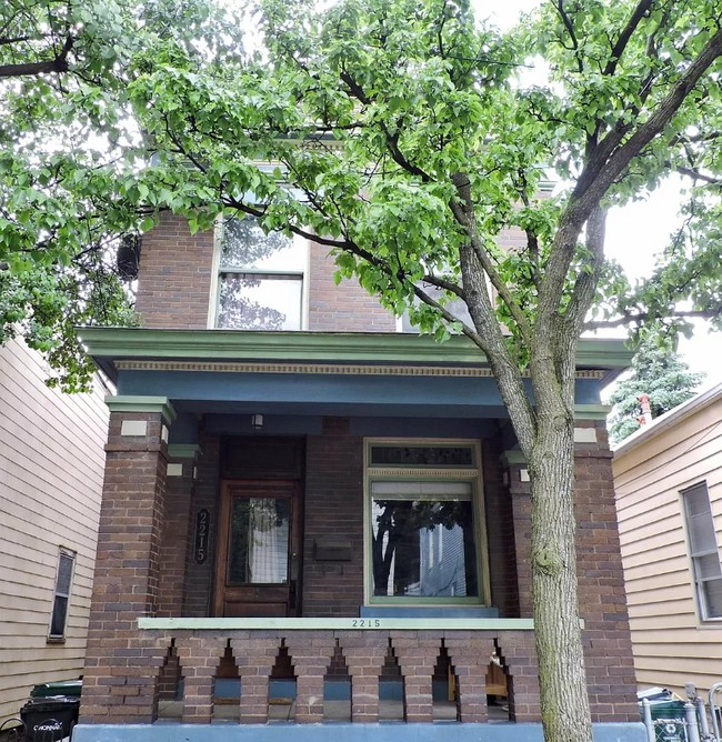 Photo - 2215 Victor St House