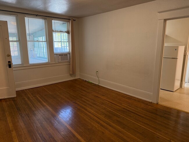Photo - 111 NW 26th St Unit Apt 3