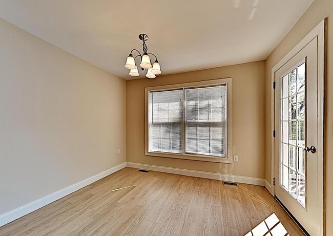 Photo - 125 Surrey Ct