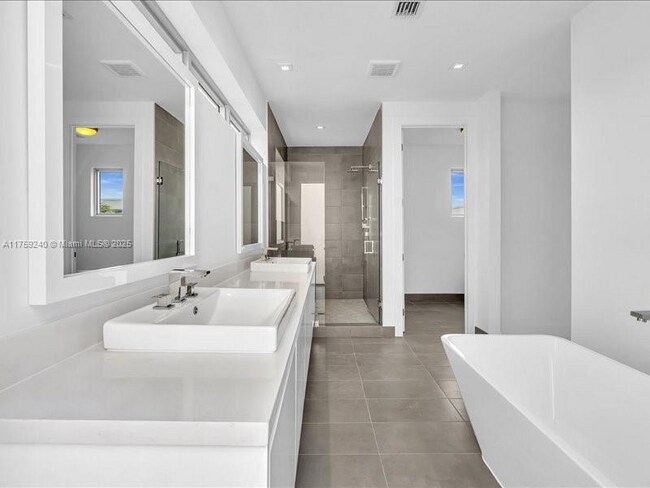 Photo - 16644 Weston