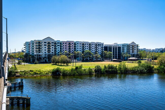 Manor Riverside
