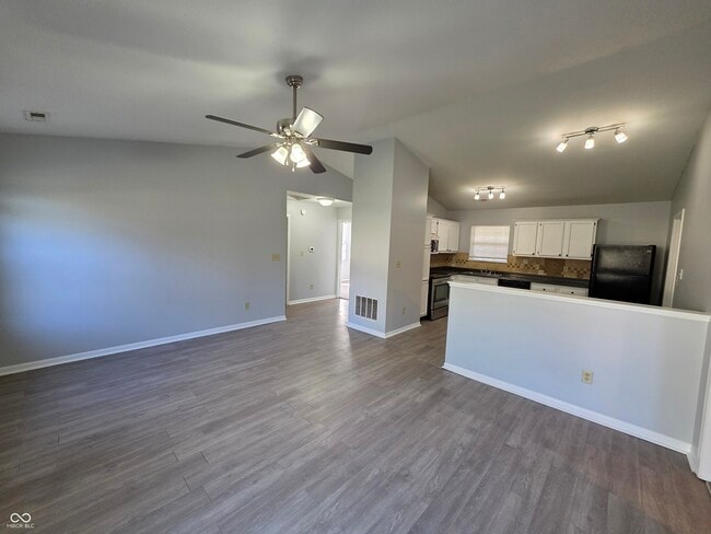 Photo - 6165 Pinnacle Blvd