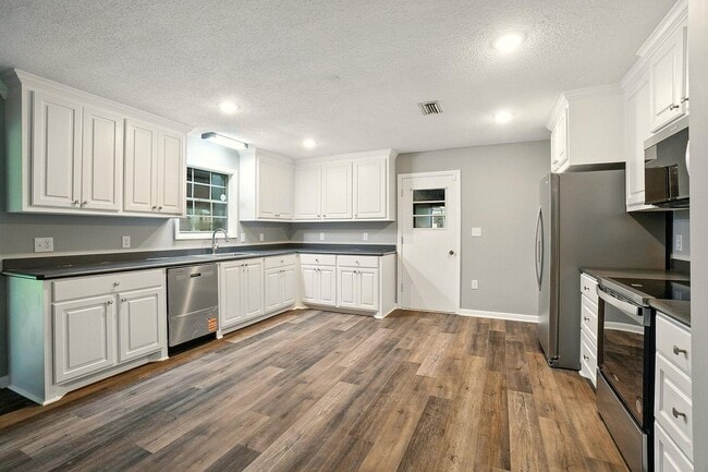 Building Photo - 103 Parkwood Dr Rental