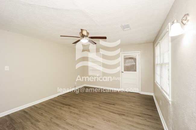 Photo - 2438 Pye Ave