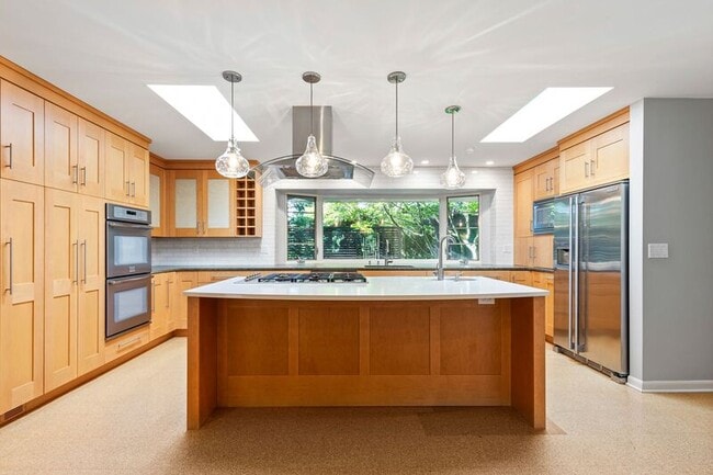 Photo - 2640 SW Vista Dr