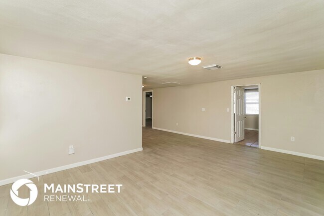 Photo - 7909 Hawthorn Dr