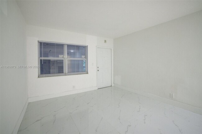 Photo - 1740 Funston St Unidad 12
