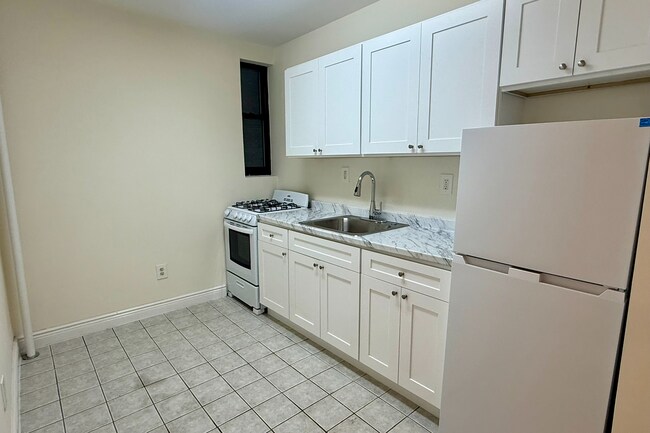 Photo - 2708 Broadway
