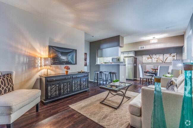 2 BR, 2 BA - 940 SF