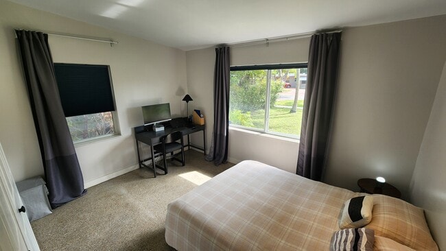 Photo - 565 NW 128th St