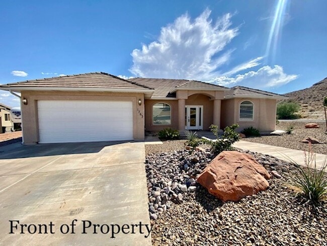Building Photo - SPACIOUS HOME FOR RENT!