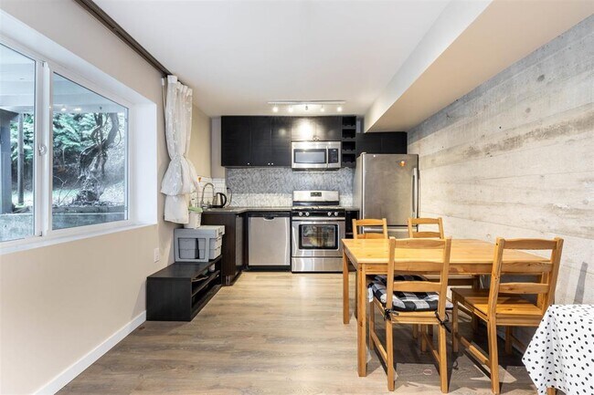 Photo - 949 Thermal Dr