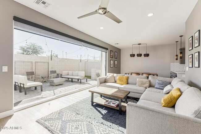 Photo - 2315 E Pinchot Ave