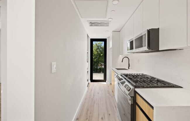 Building Photo - 17 Willow St Unit 6C