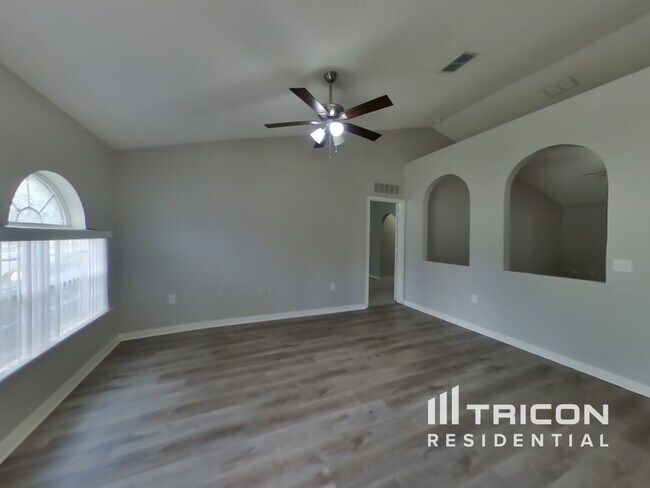 Photo - 2232 Nettlebrook St N