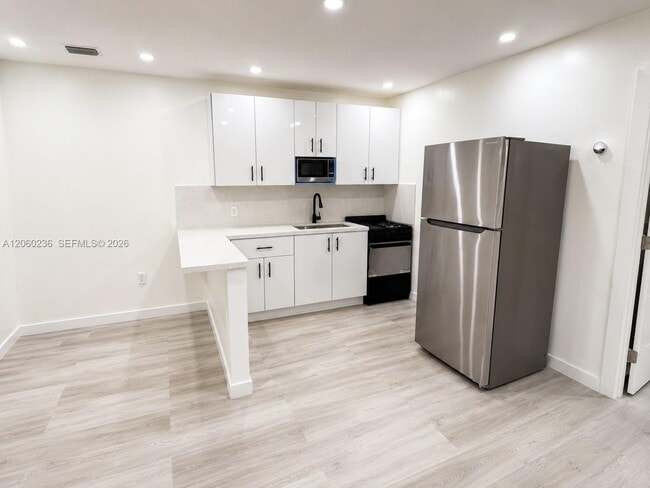 Photo - 1373 W 43rd Pl Unit 2