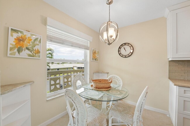 Photo - 1080 Mahogany Way Unit 204