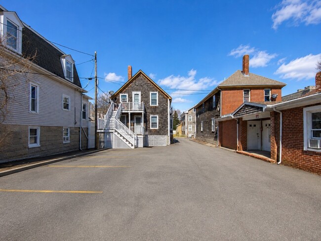 26 Sycamore St Unit 1S