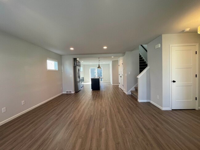 Photo - 2555 Spark St