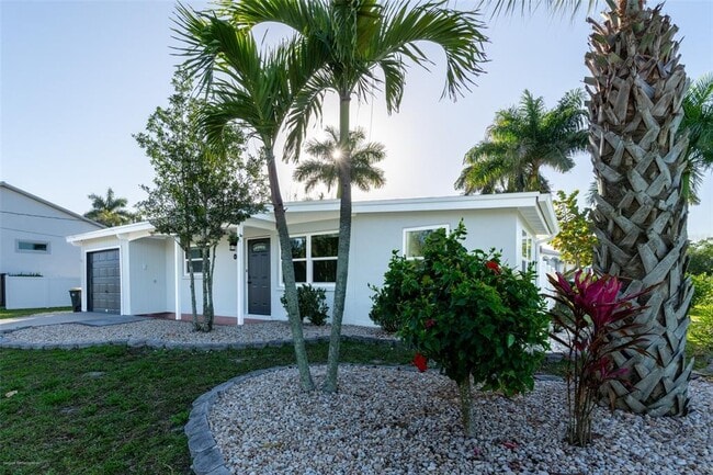 Building Photo - 927 W Olympia Ave