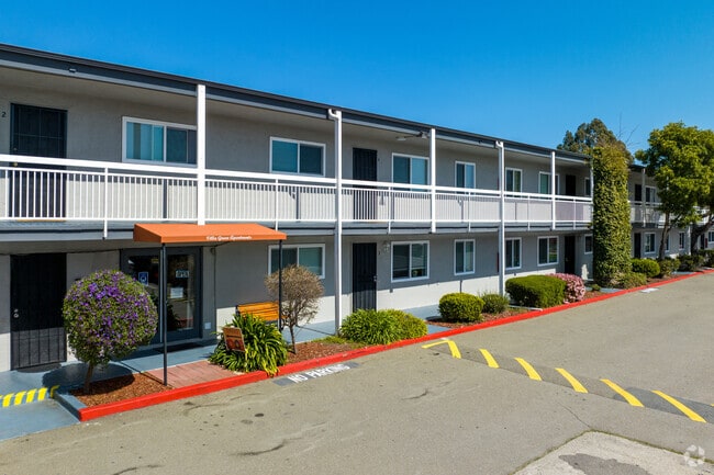 Villa Grove Apartments