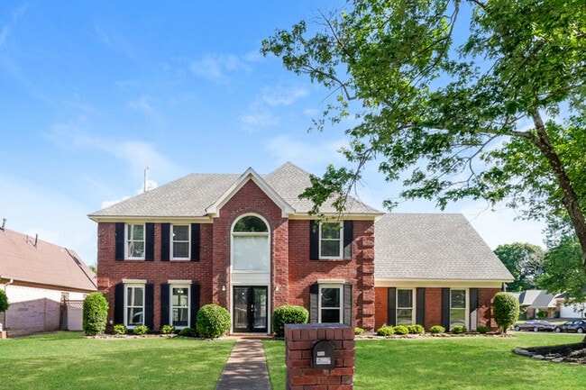 Building Photo - 9008 Country Leaf Cove