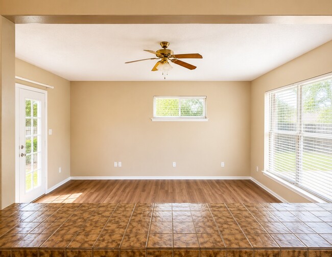 Photo - 6622 Castleview Ln
