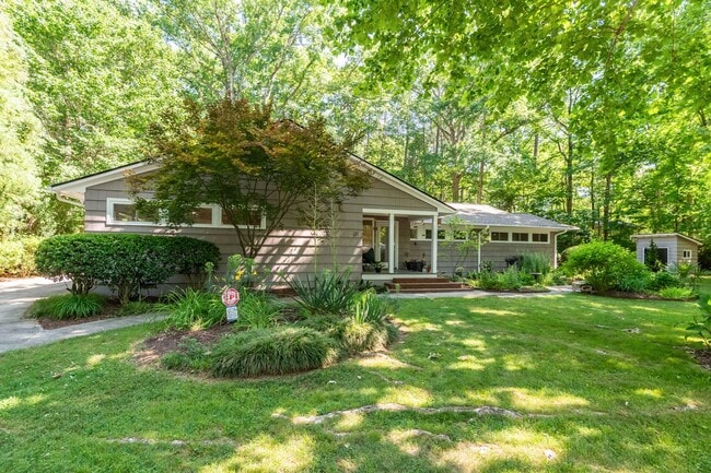 Building Photo - Prestine mid-century modern ranch minutes from Southpoint!- Application Pending