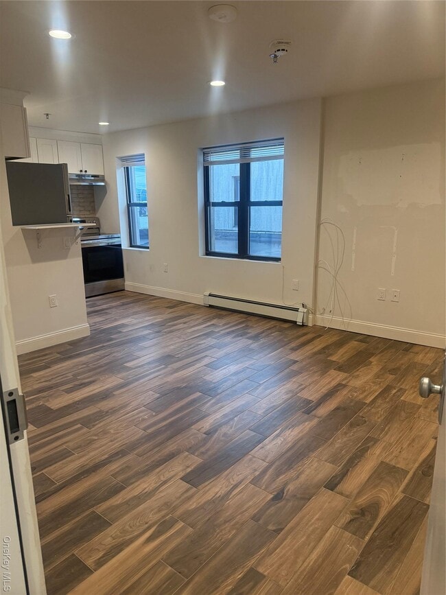 Photo - 106 Hempstead Turnpike