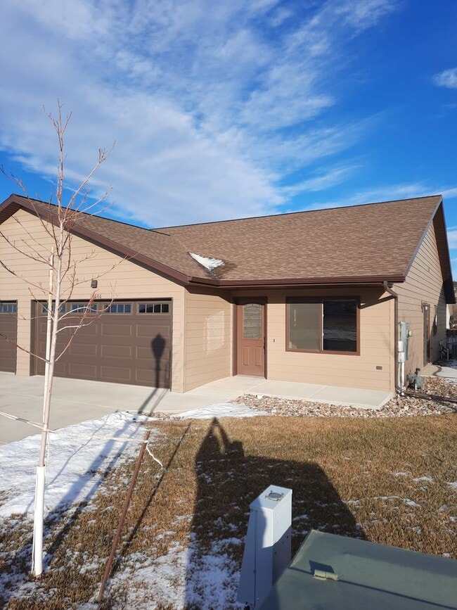 Photo - 3 BEDROOM | 2 BATH | DOUBLE GARAGE | SUMMERSET
