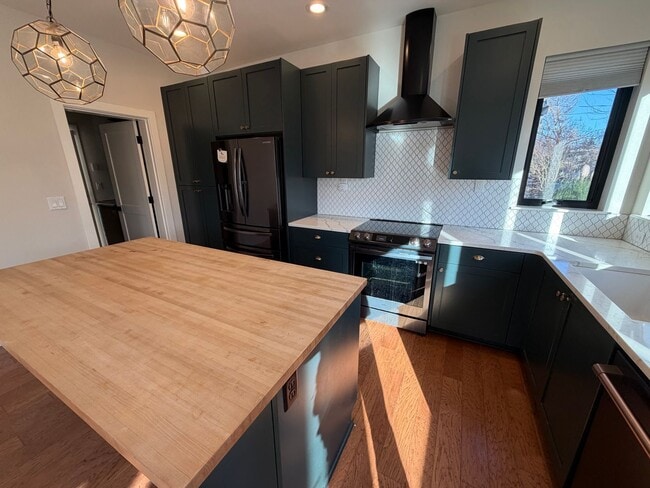 Photo - 3Bed/2.5 Bath Townhouse In Woodstock Neighborhood