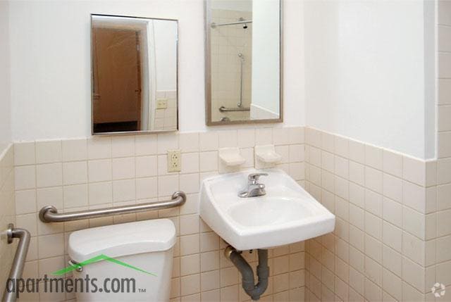 Bathroom - Brentwood