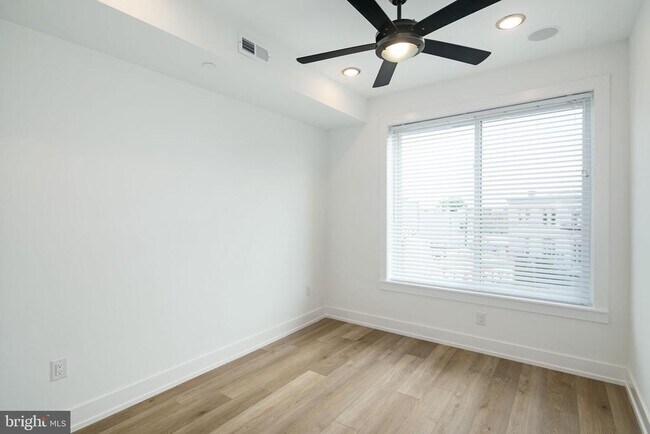 Photo - 2000 N Front St Unit 5