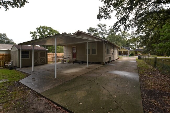 Photo - Location! Location! Adorable 2 bedroom, 1 bath home near Zachary High