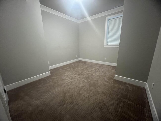 Basement-163xx 25TH AVENUE