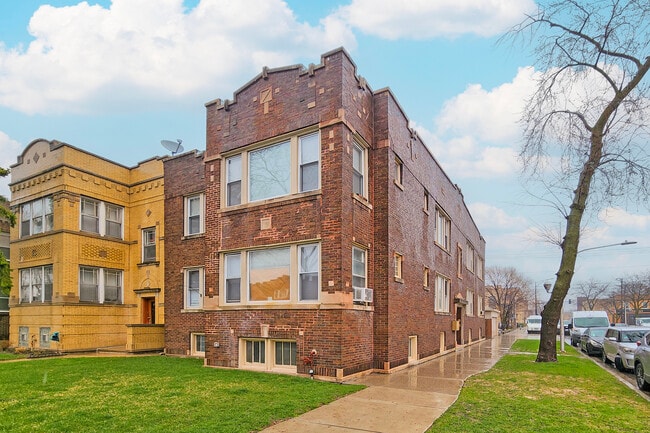 Building Photo - 3222 W Grace St Unit 1E