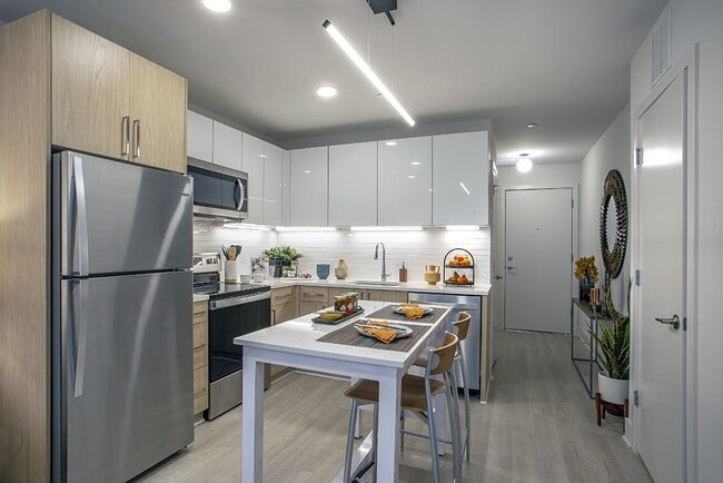 Kitchen with included Breakfast Bar