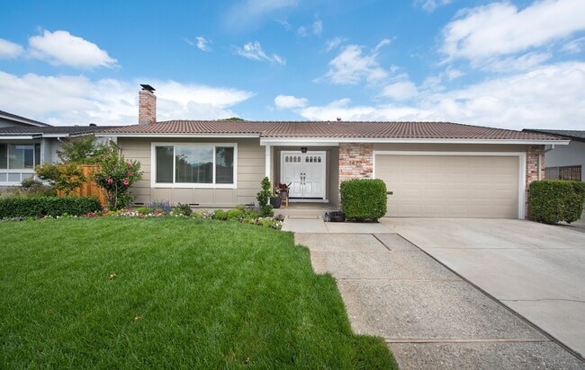 Building Photo - Beautiful 4BR/2BA Home in Outstanding West...
