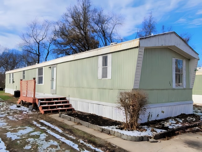 Photo - 77 Deerwood Park